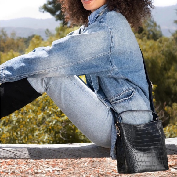 New Aota Elena Vegan Leather Croc Embossed Crossbody Bucket Bag Black - Picture 11 of 12